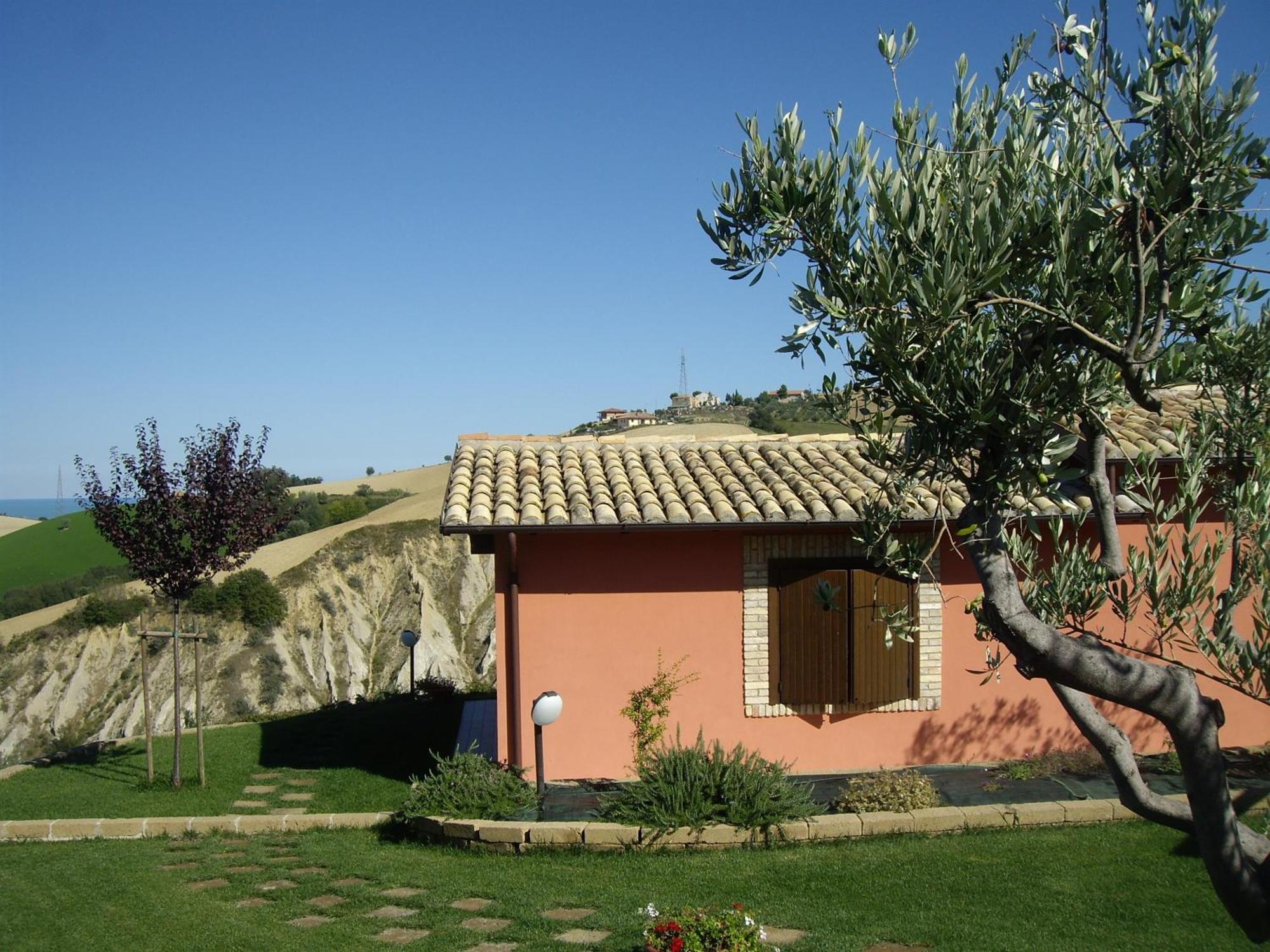 Agriturismo Il Borgo Degli Ulivi Розето-дельи-Абруцци Экстерьер фото
