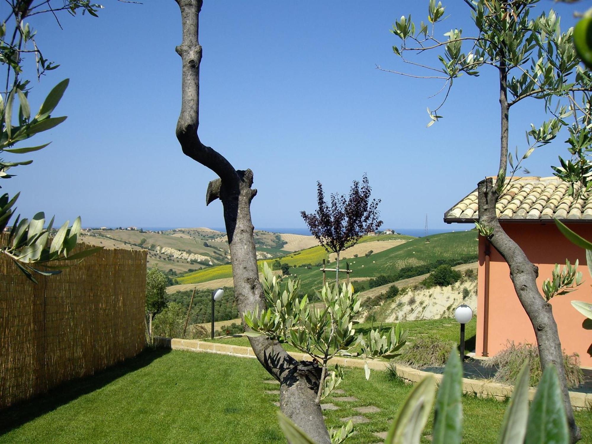 Agriturismo Il Borgo Degli Ulivi Розето-дельи-Абруцци Экстерьер фото